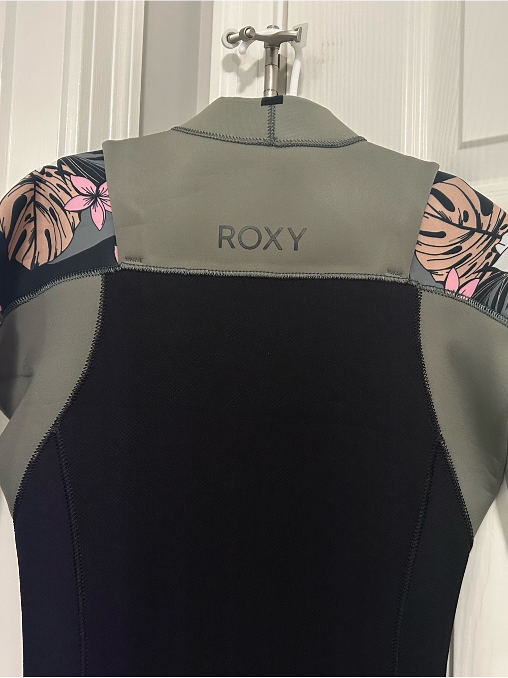 Roxy Black, Olive & Pink Floral Wetsuit Top - Picture 2 of 5